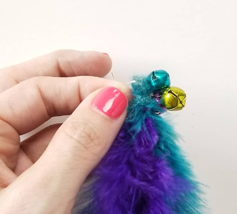 diy-cat-toys-how-to-make-a-feather-wand-3